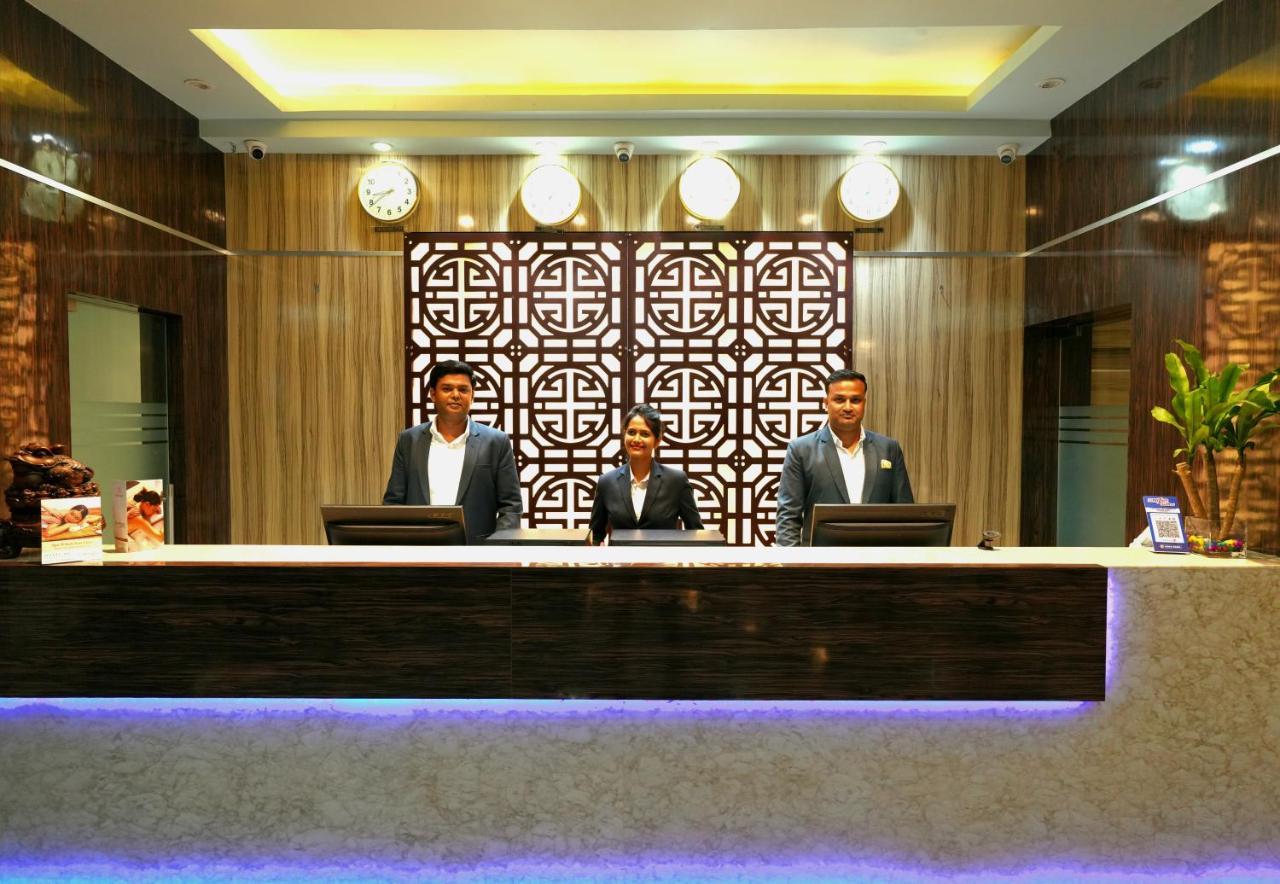 Aristocrat Hotel Kalkutta Exterior foto